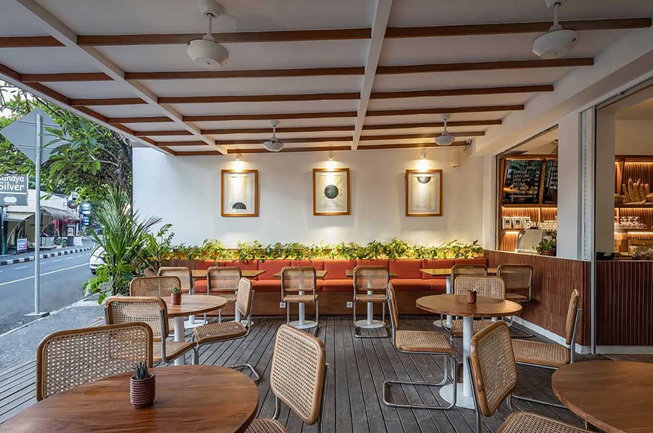 Sala Bistro - the semi-outdoor interior overview