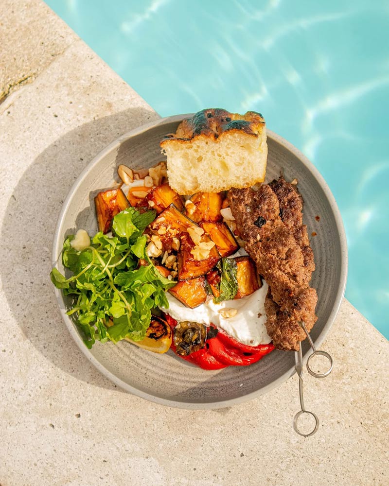 Mowie's Gili Air - food by the pool