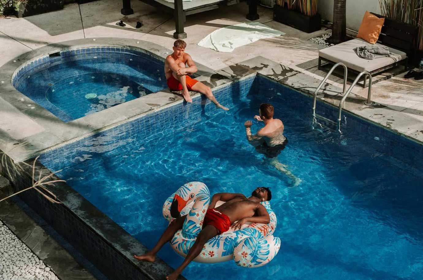 Rhythm & Rumble hostel - swimming pool