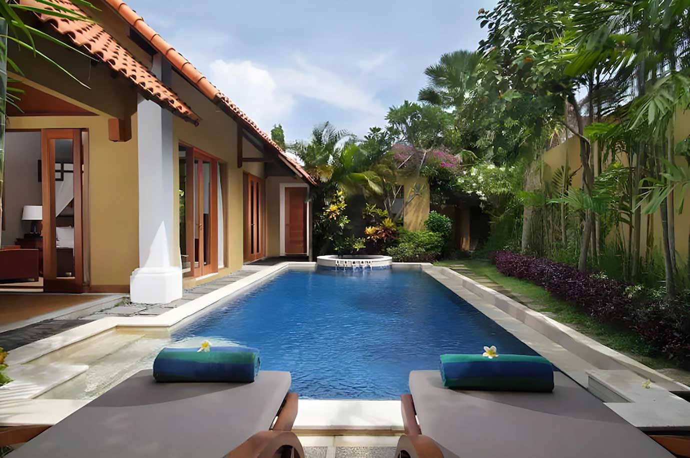 Alaya Dedaun - private swimming pool near on of the room