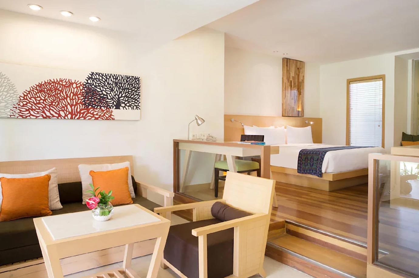 Minimalist rooms with the wooden furniture in Holiday Inn Resort Baruna
