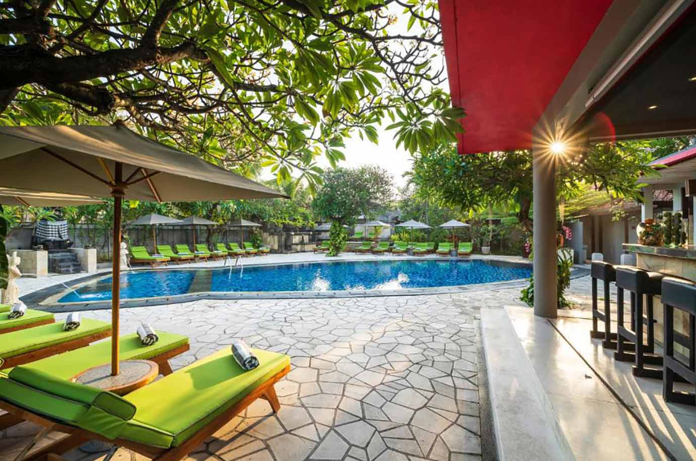 Small pool on the courtyard of Kuta Seaview Boutique Resort