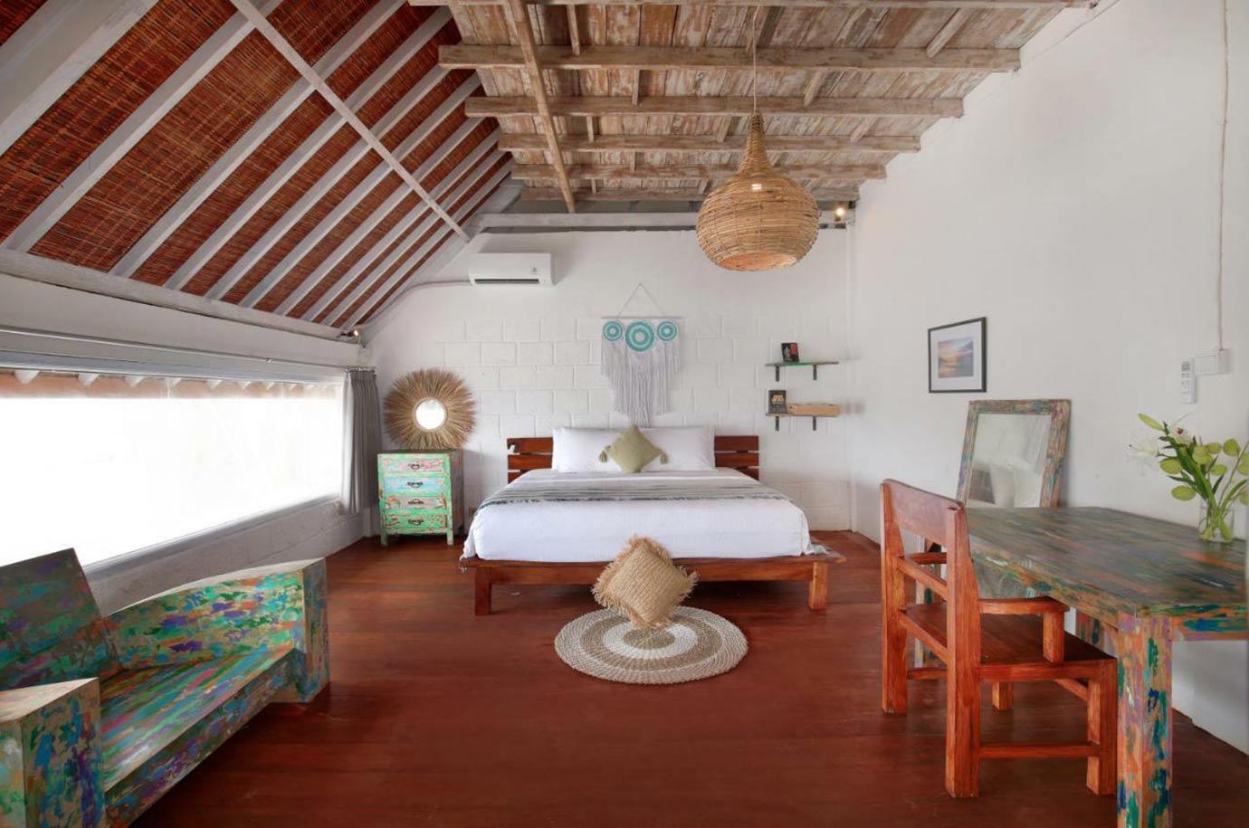 Room from Impossible cliff house in Uluwatu