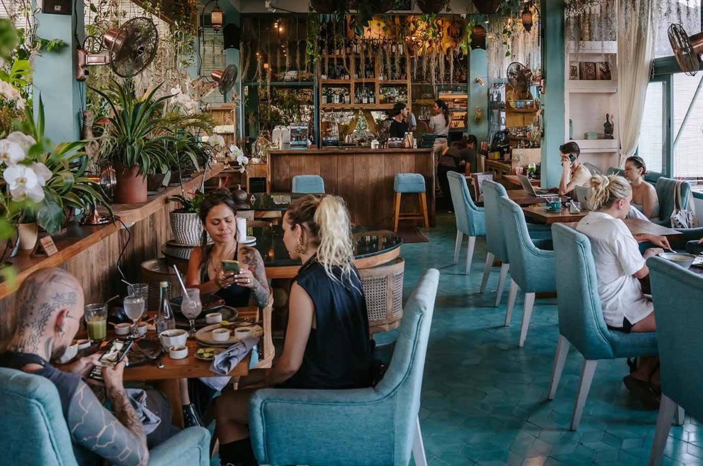 Interior and the guests in the Muse Café & Art restaurant
