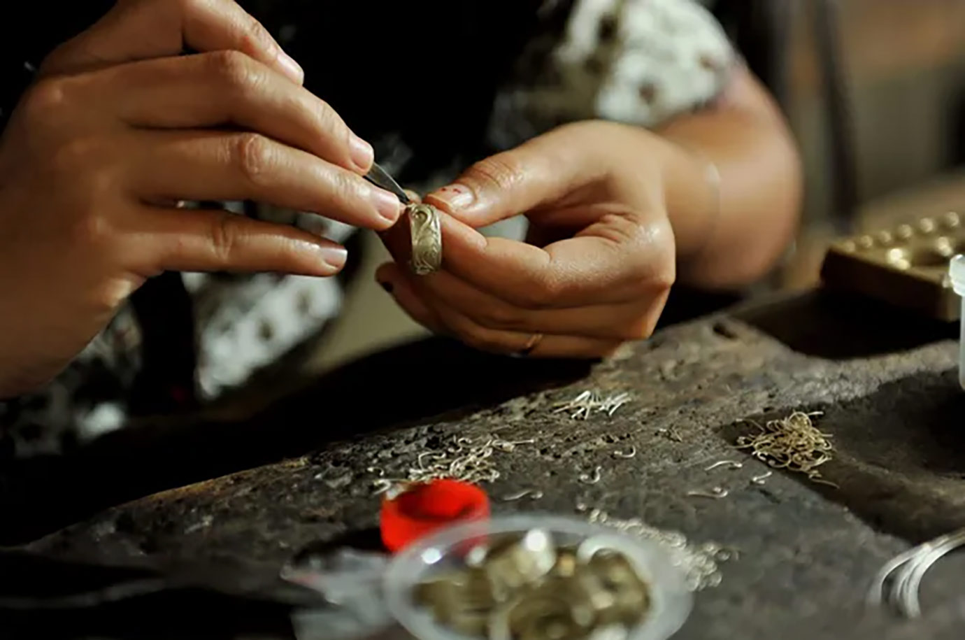 Handicrafting rings in Celuk Silver Craft Centre