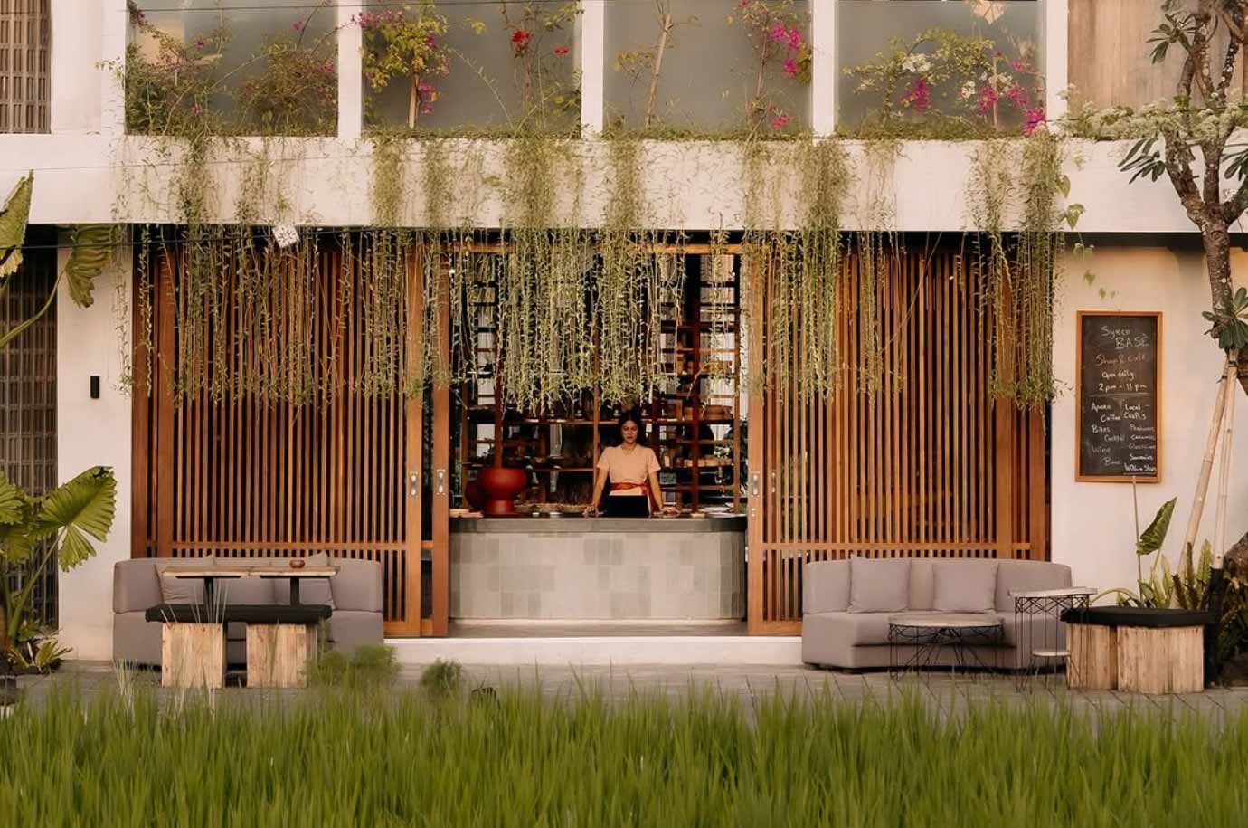 Outdoor seats in the Syrco BASÈ restaurant