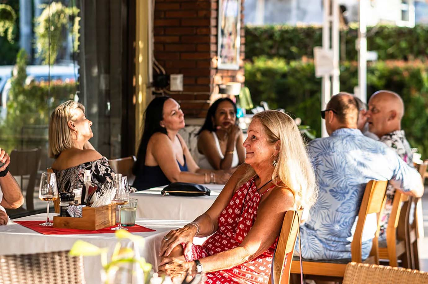 The seats with visitors in Café Smorgas