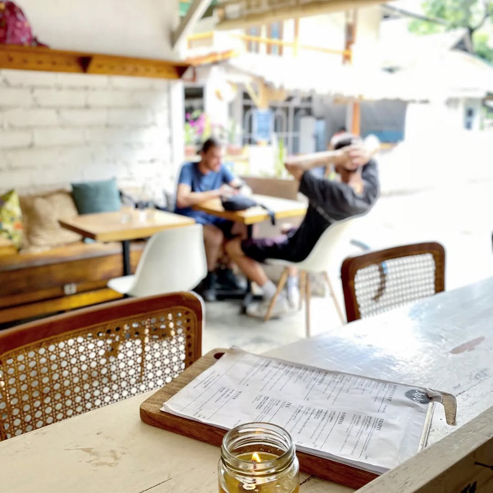 Interior and guests in Juju Zero Waste