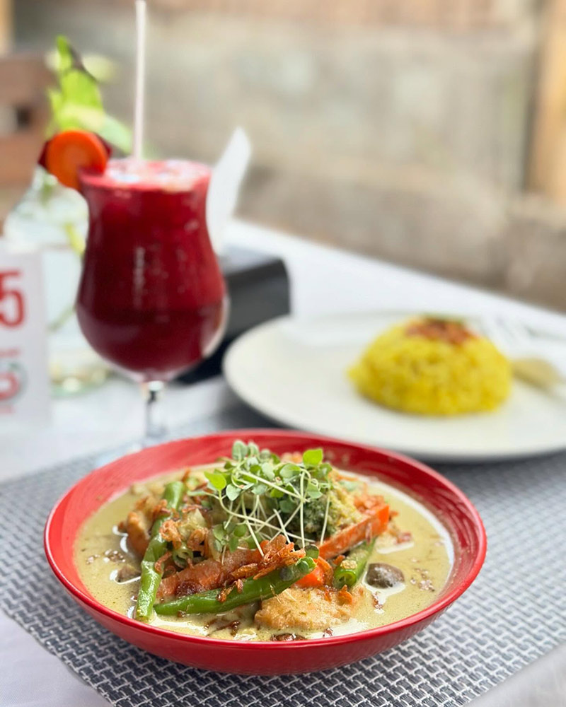 Dinner in Ruby’s Café, Gili Air