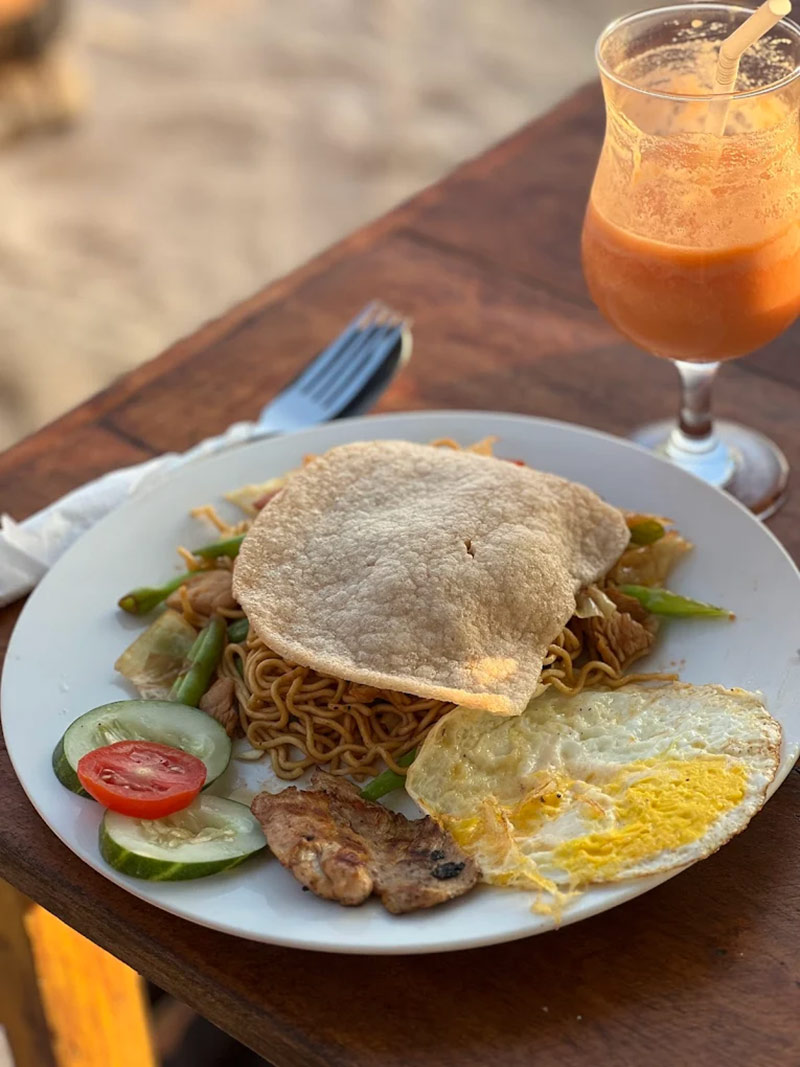 Malfina Beach Bar & Restaurant - breakfast with smoothie