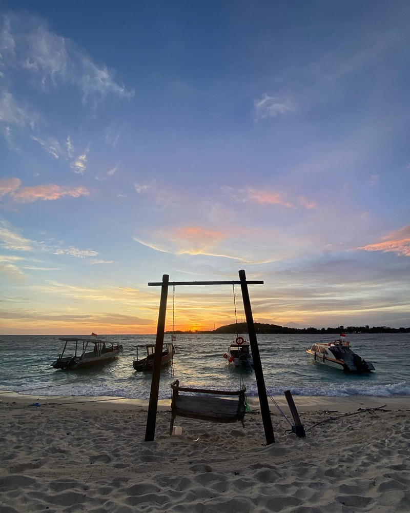 New Sasak Cafe - atmospheric place on the beach