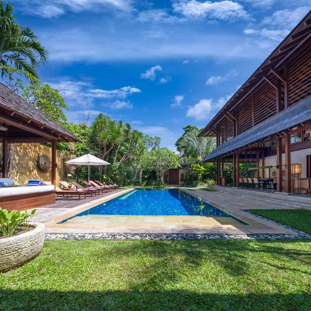 Big courtyard and swimming pool in Nefatari Exclusive Villas