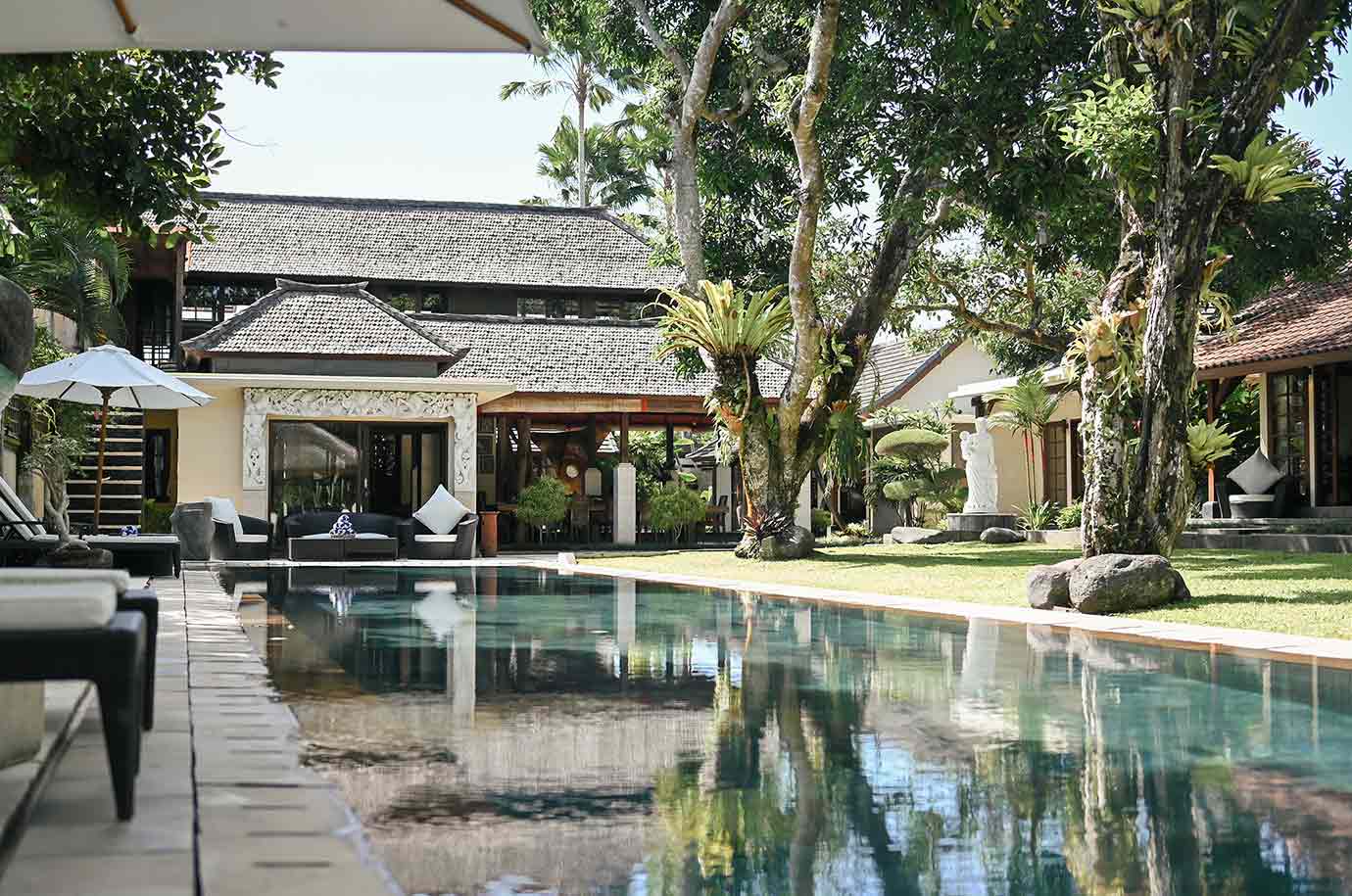 Villa San - swimming pool and garden