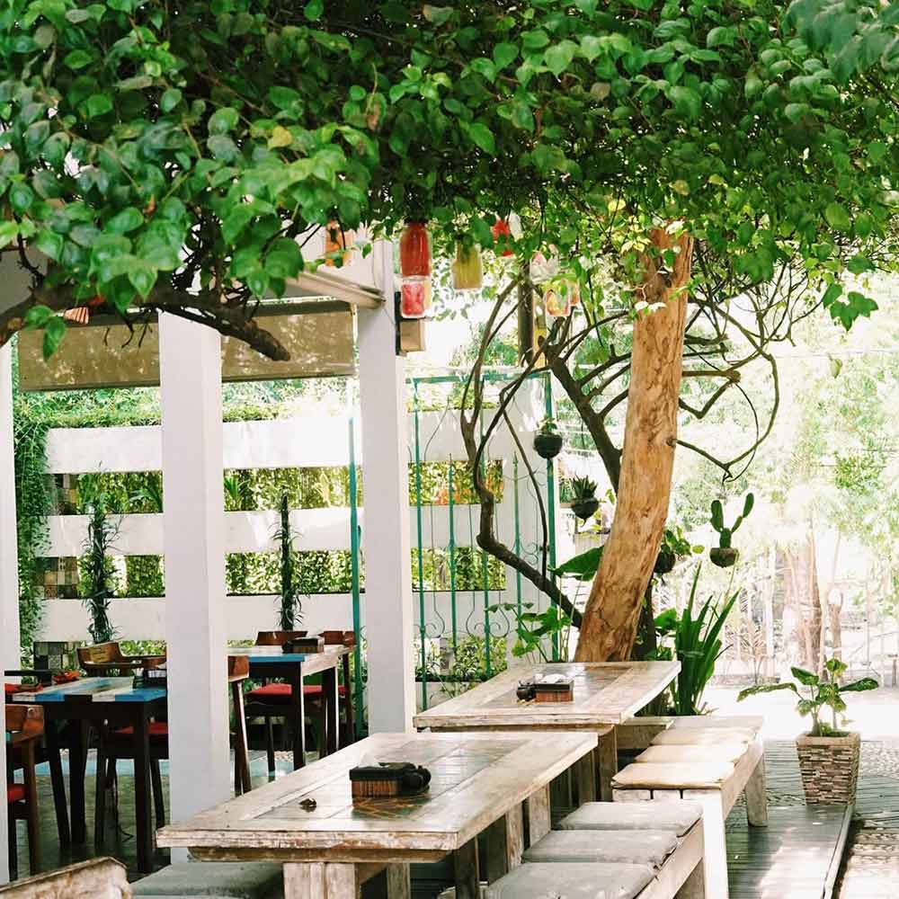 Outdoor seats at Jali Kitchen