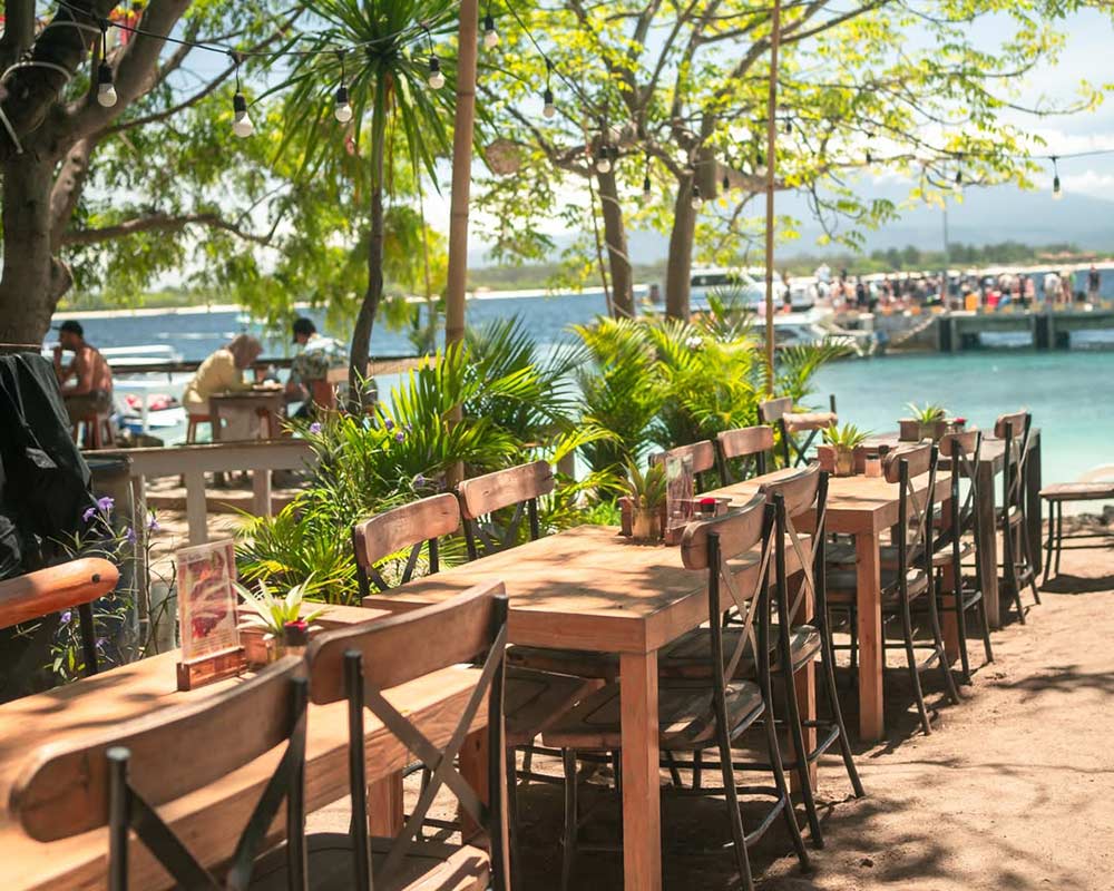 Kayu Cafe - seats on the beach