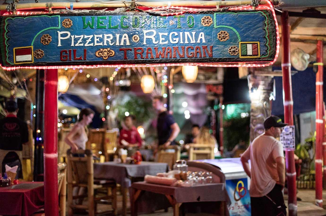 Singboard of Pizzeria Regina in Gili Trawangan