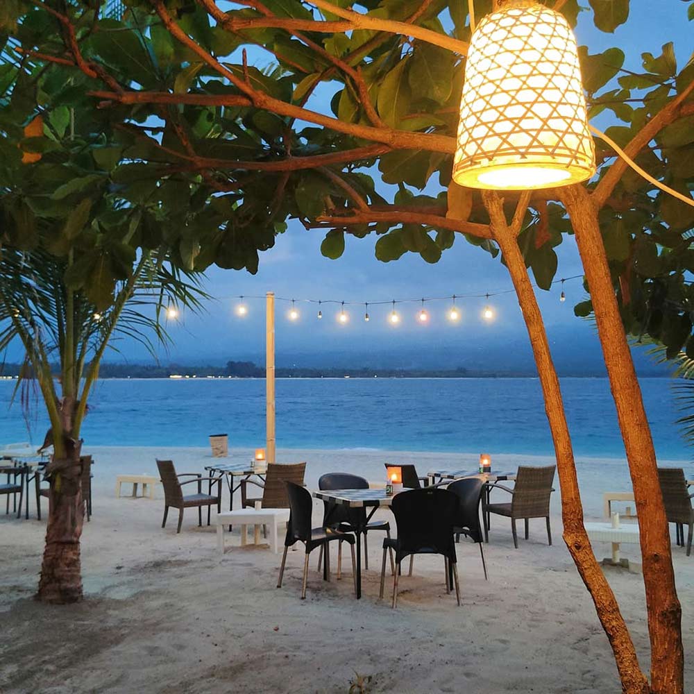 Romantic atmosphere in Scallywags Seafood Bar & Grill