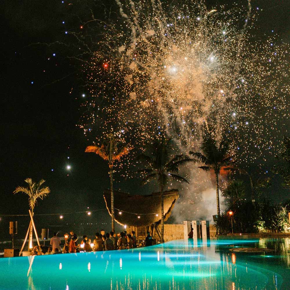 Mari Beach Club - party fireworks