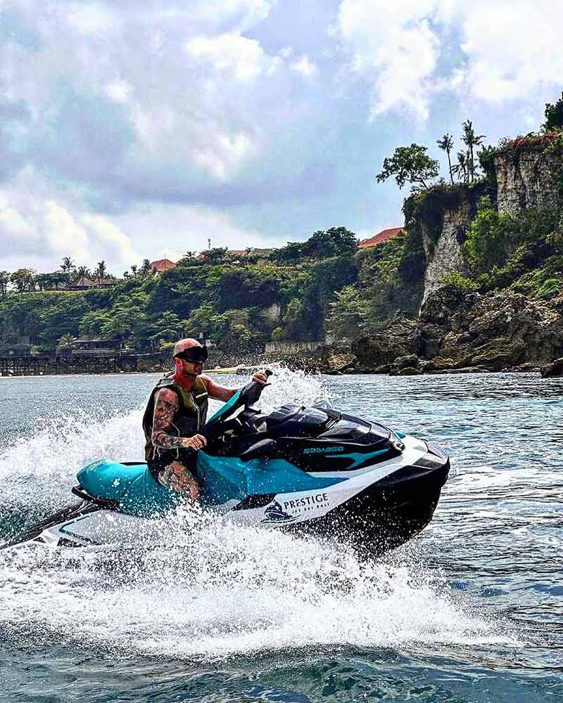 Man driving jet ski from Jet Ski Prestige