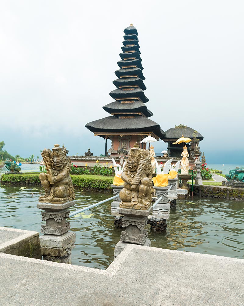 Statues and temple by the Lake Beratan