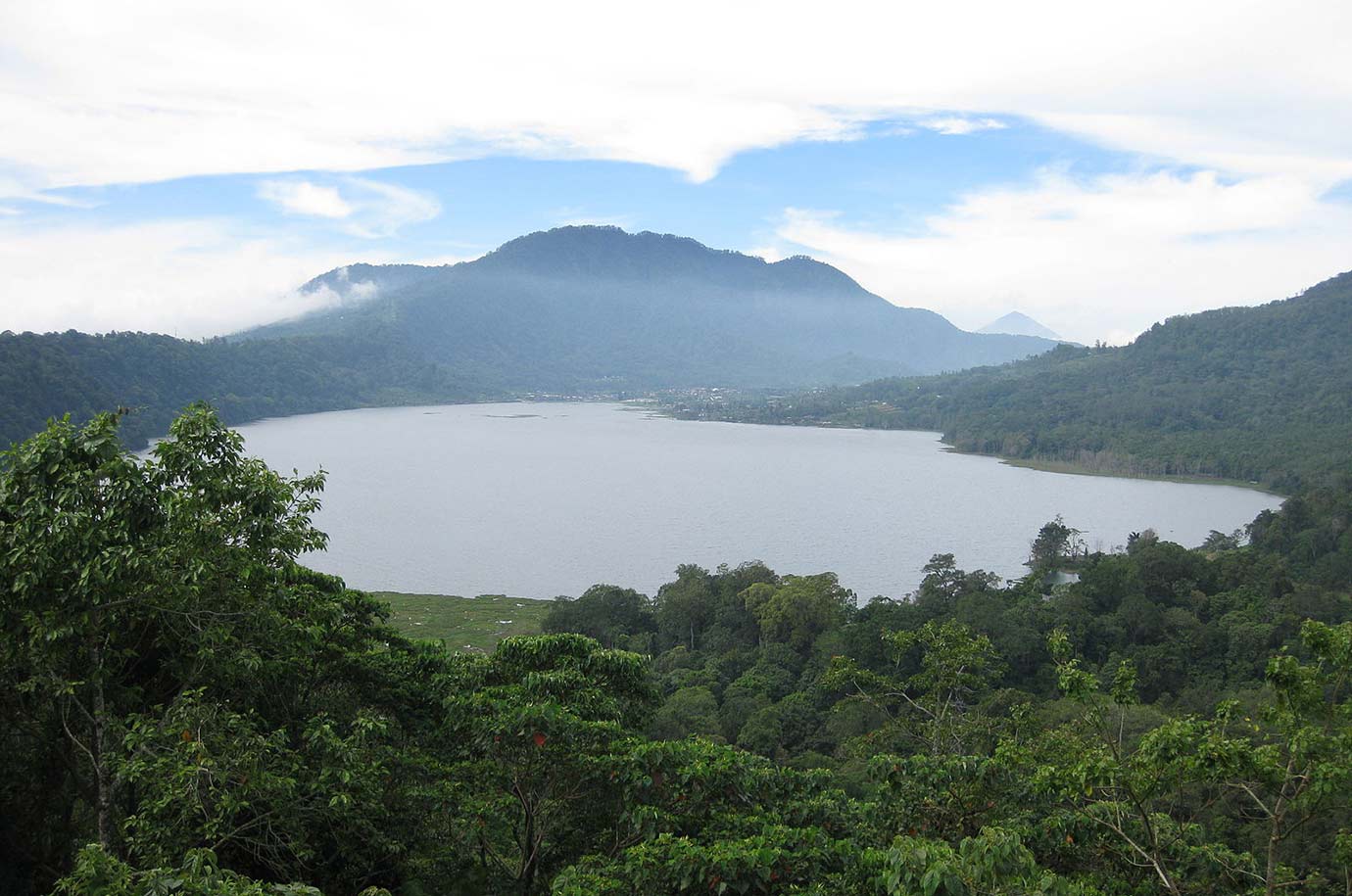 Full view of Lake Tamblingan