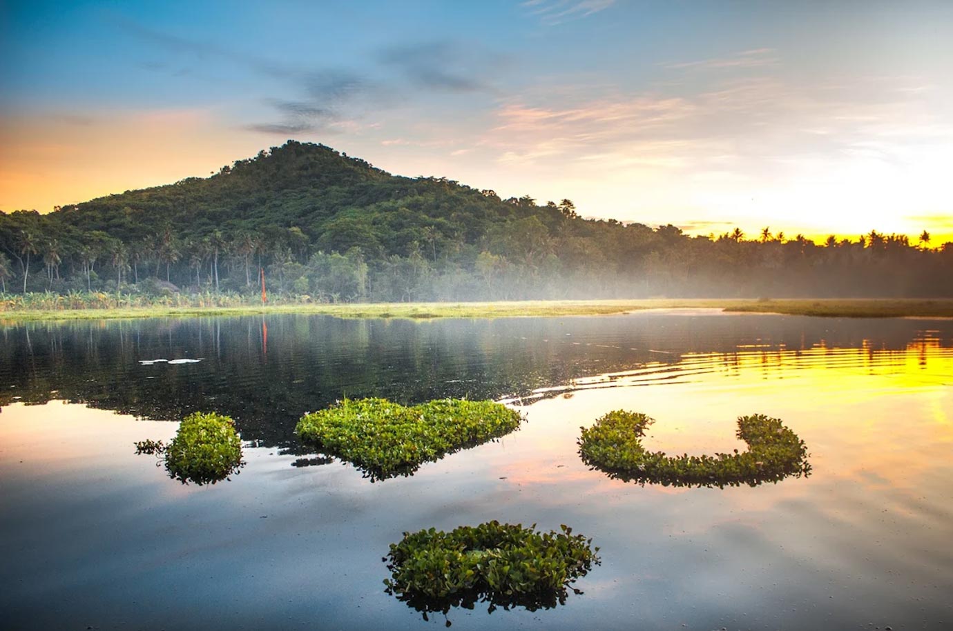 Lake Yeh Malet during the sunset