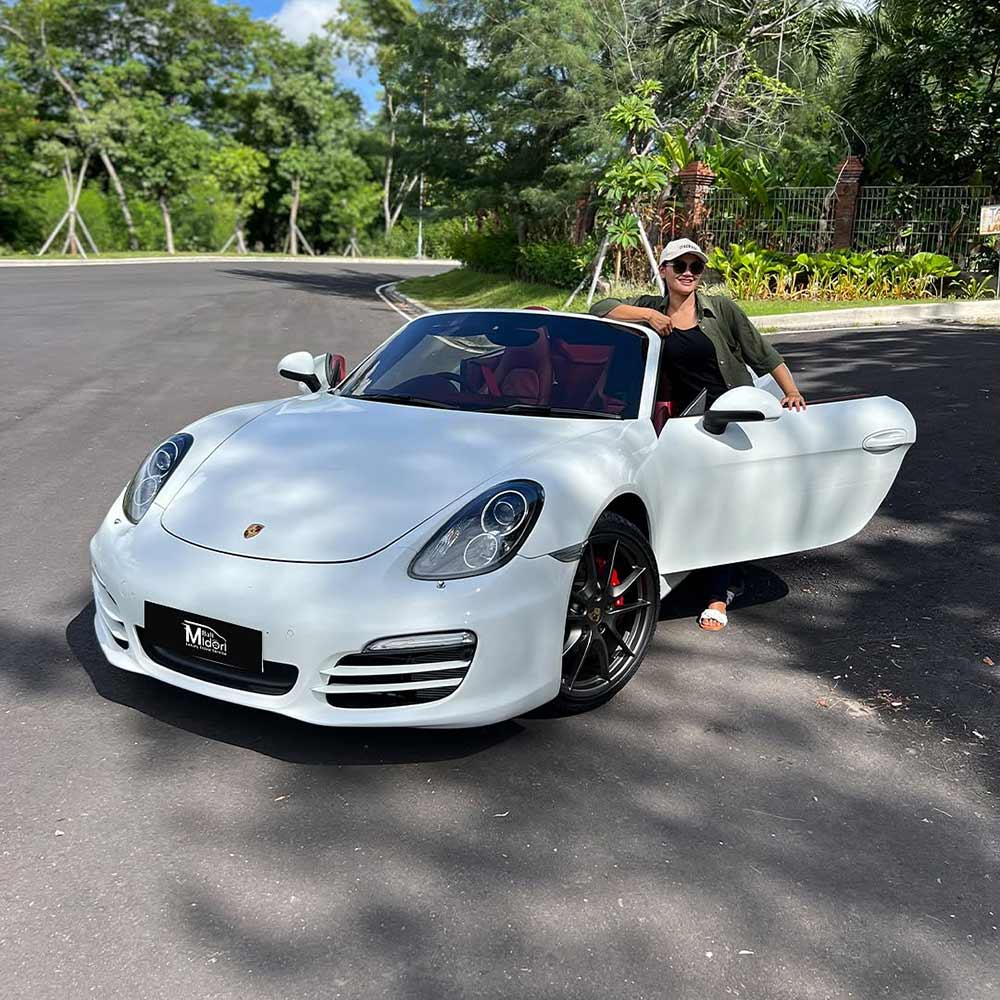 Woman rented car from Bali Midori