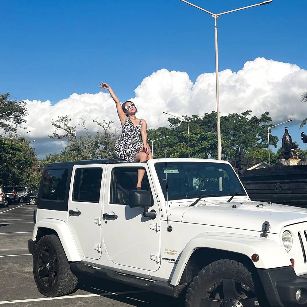 The Golden Bali - tourist with rented car