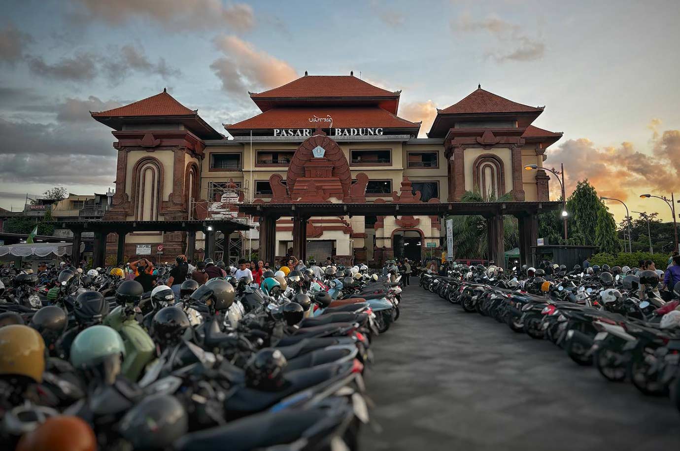 Facade and parking of Badung Market