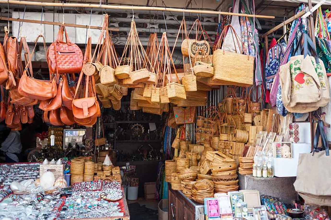 Handmade accessories at Kumbasar Art Market