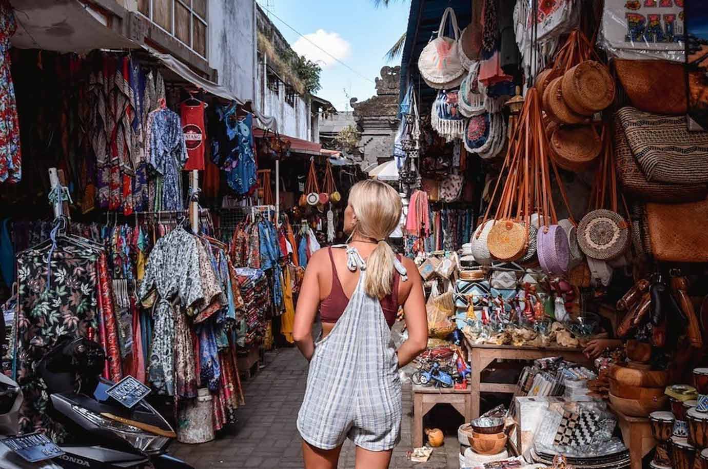 Shopping at Ubud Art Market