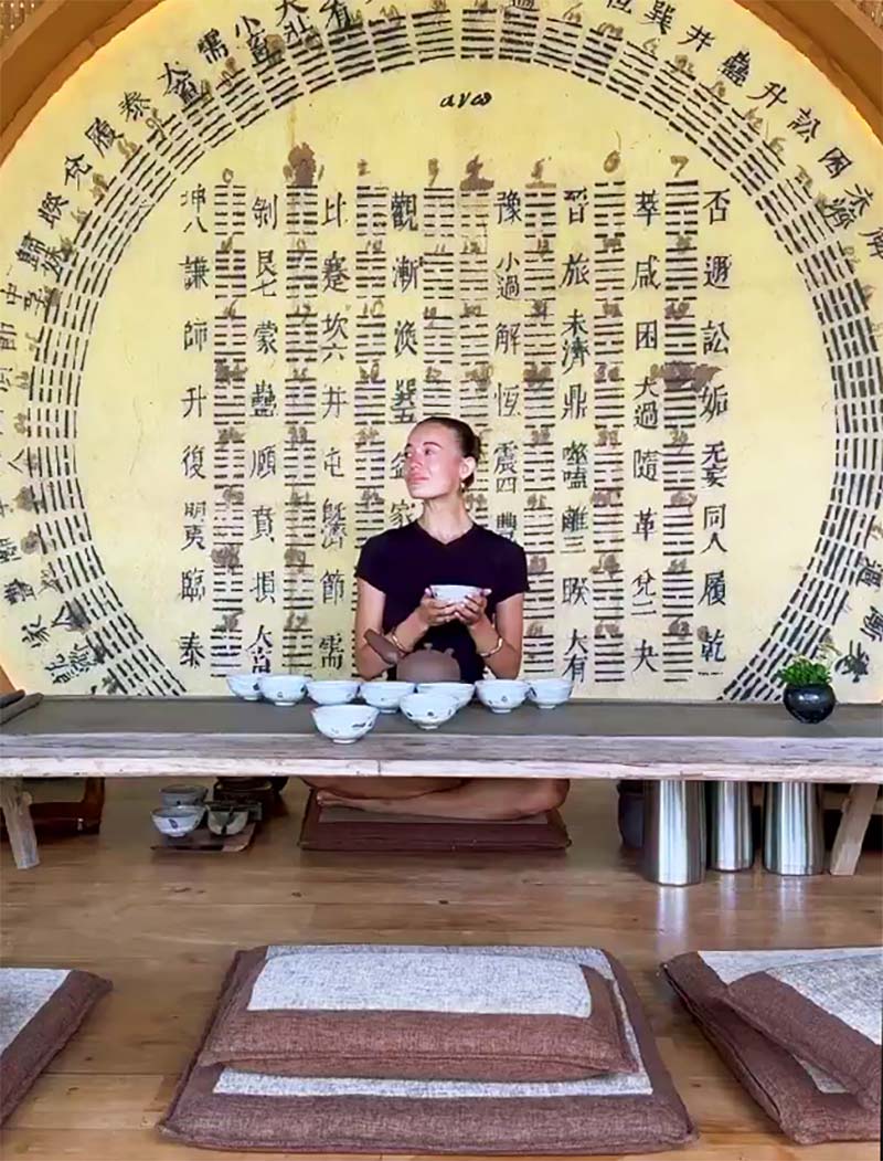 Tea ceremony at Dragon Tea Temple