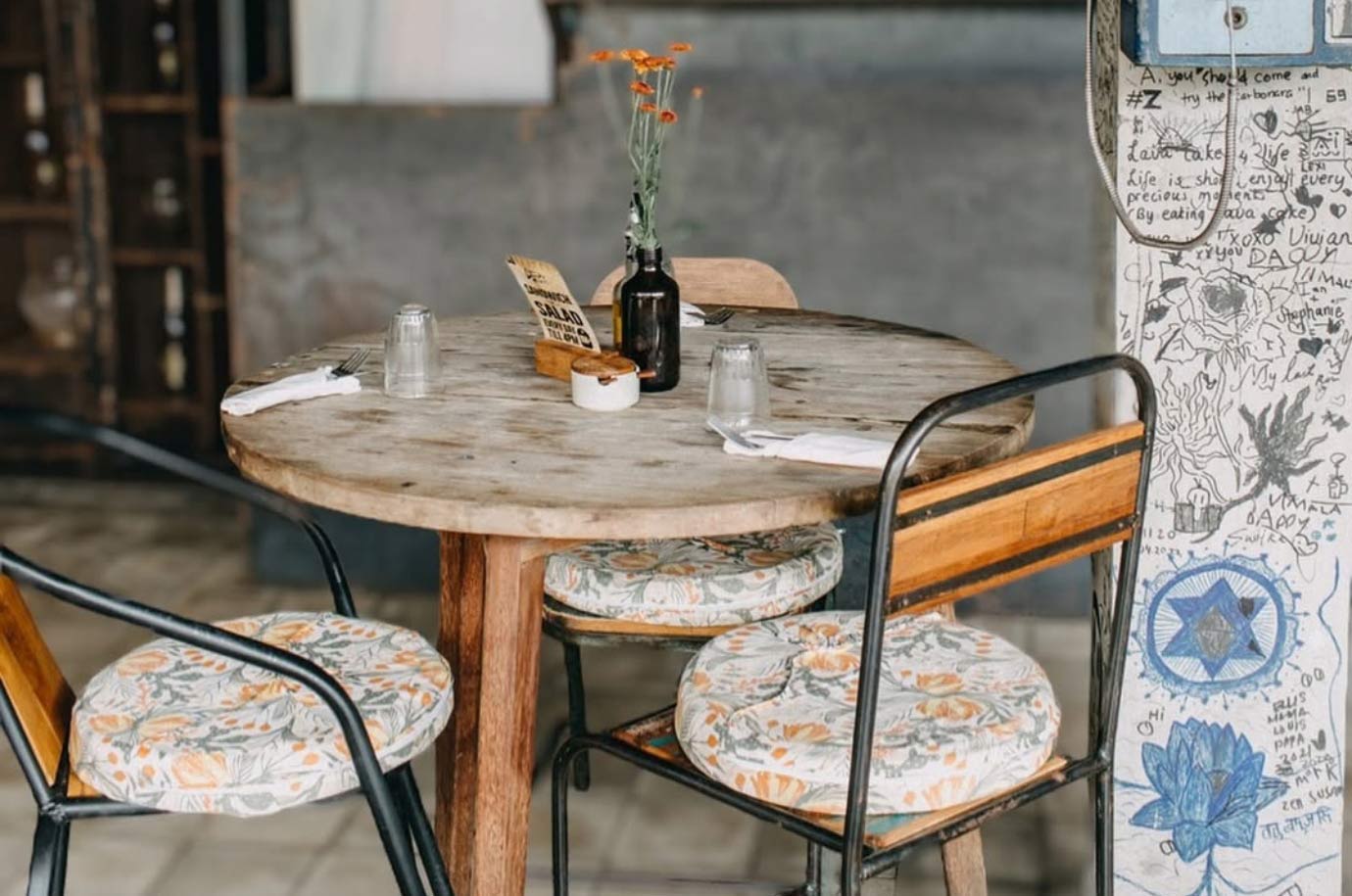 Table in the La Baracca restaurant