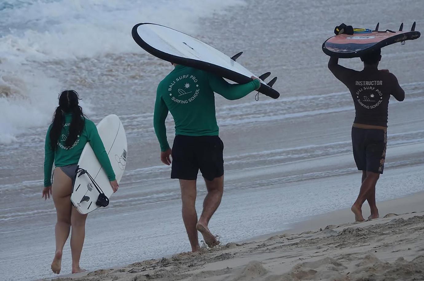 Bali Surf School.Pro - team with the boards