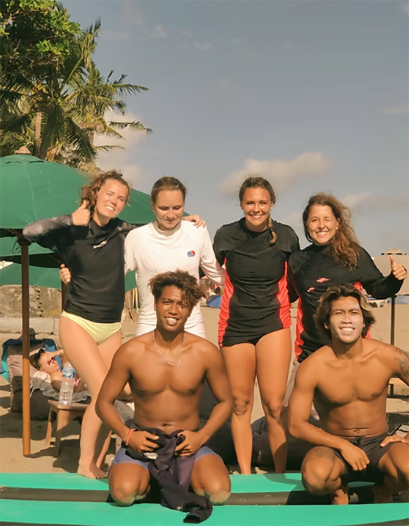 Berawa Surf School - team of surfers