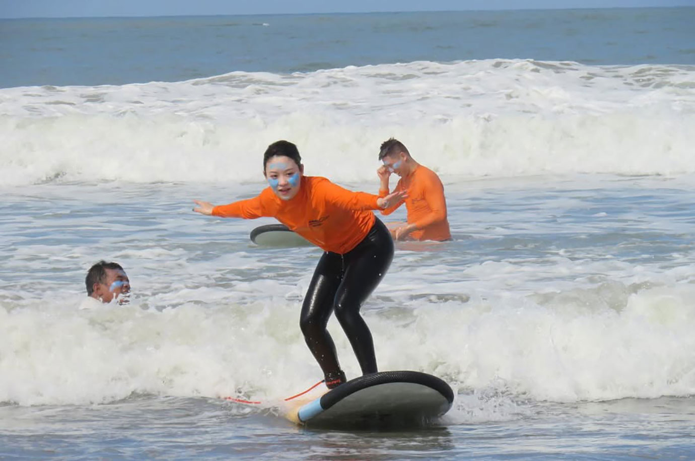 Surfing trainings from Da Waves Surf school