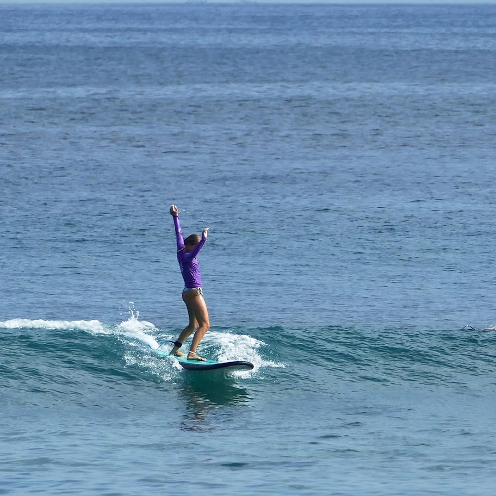 Woman on the lesson from Moana Surf School