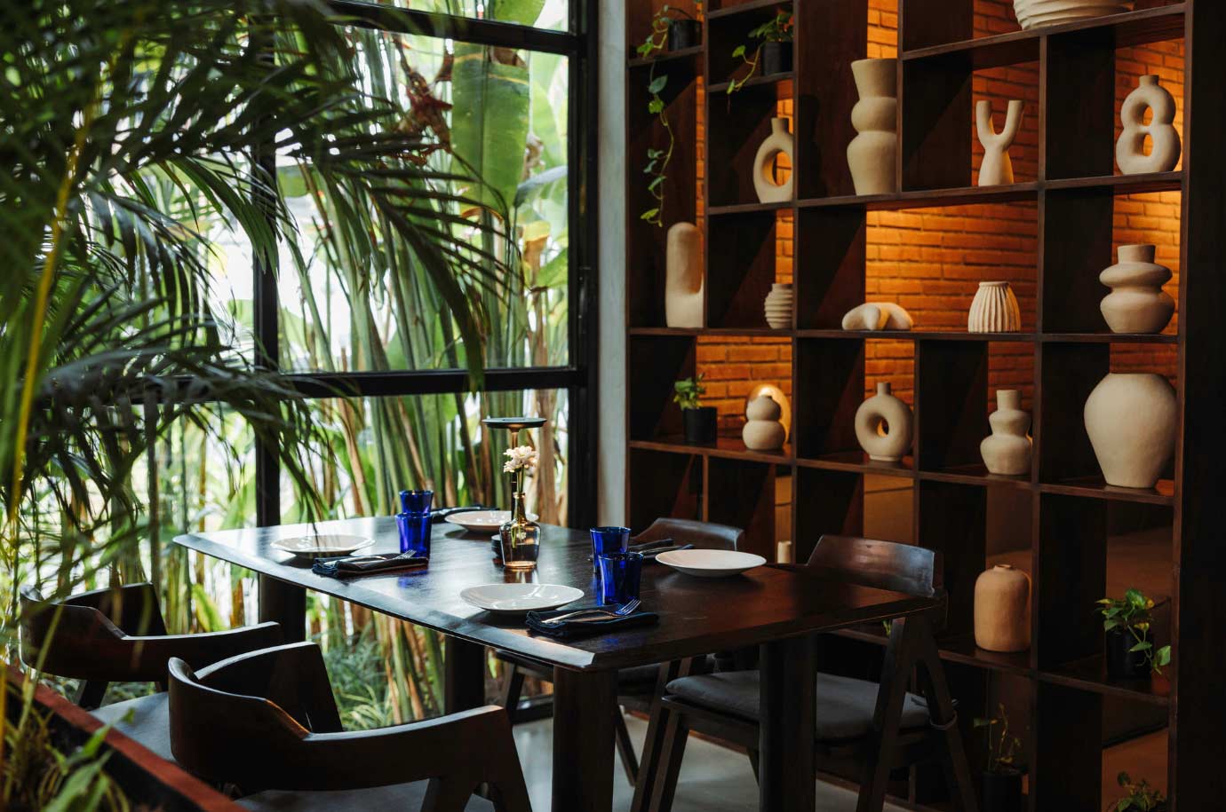 Interior and decor in the Nautilus restaurant