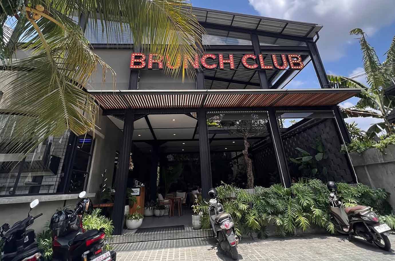 Parking near the building of Brunch Club Bali