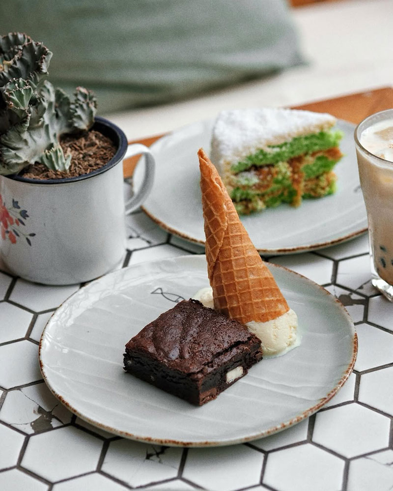 Coffee and lunch from Dear Lucy cafe