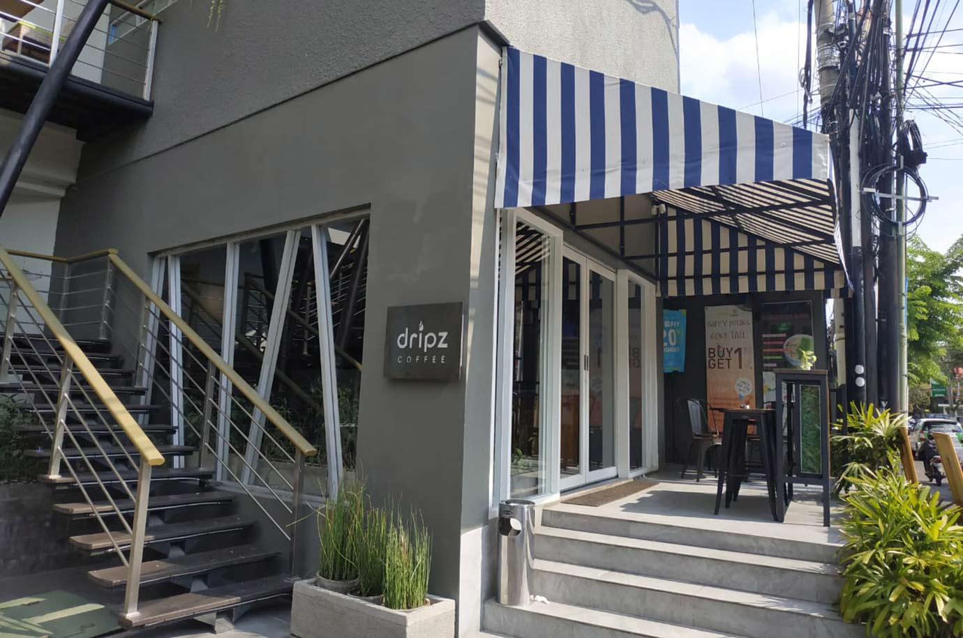 Entrance to the Dripz Coffee