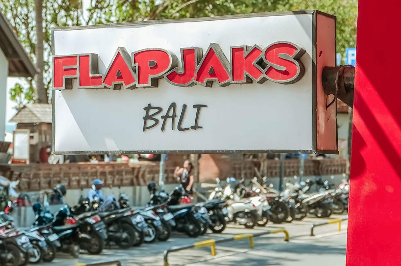 The signboard and parking of Flapjacks cafe
