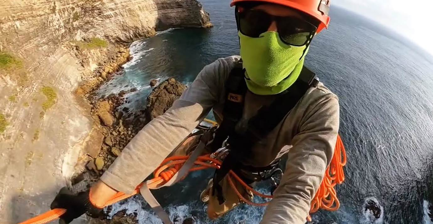 Cliff Rope Jumping in Bali