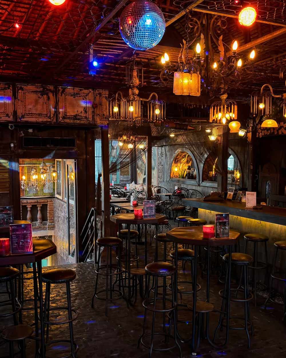 Night atmosphere in No Más club