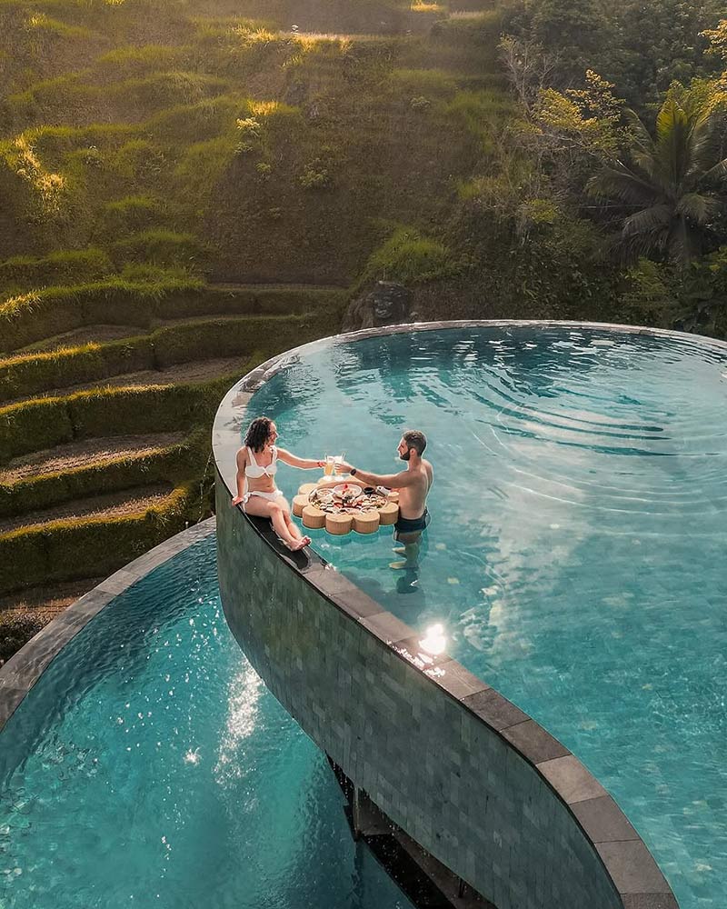 Cretya Ubud - drinks by the pool