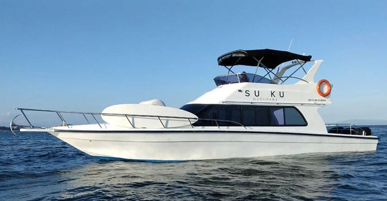 Luxury white boat from Sea Safari Cruises