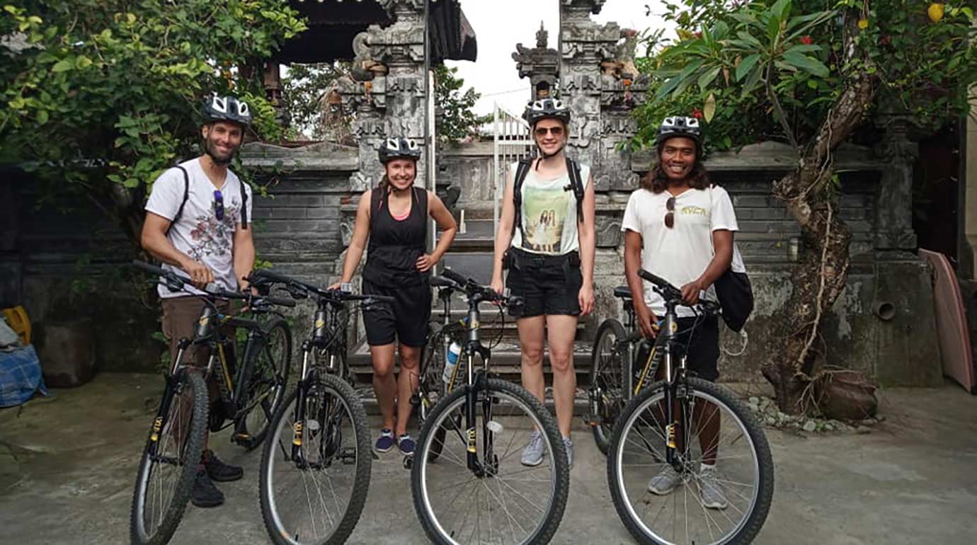 Group of tourists by the temple during Canggu Biking Tour