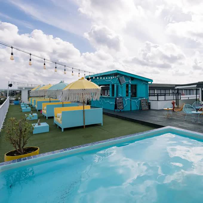 Dash Hotel Seminyak -terrace with sofas and umbrellas