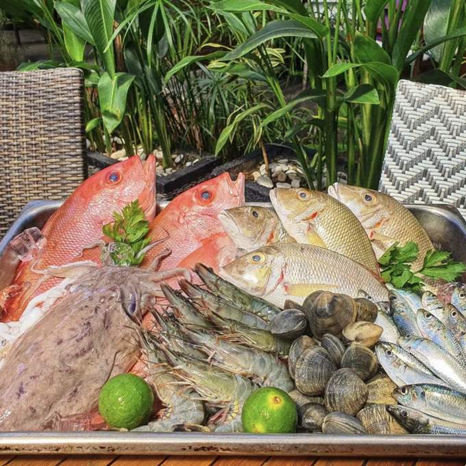 Pantarei Seminyak - table with seafood