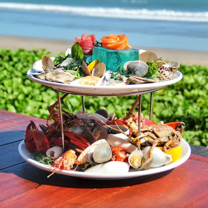 Mussels, lobsters, shrimps and other seafood on a plate